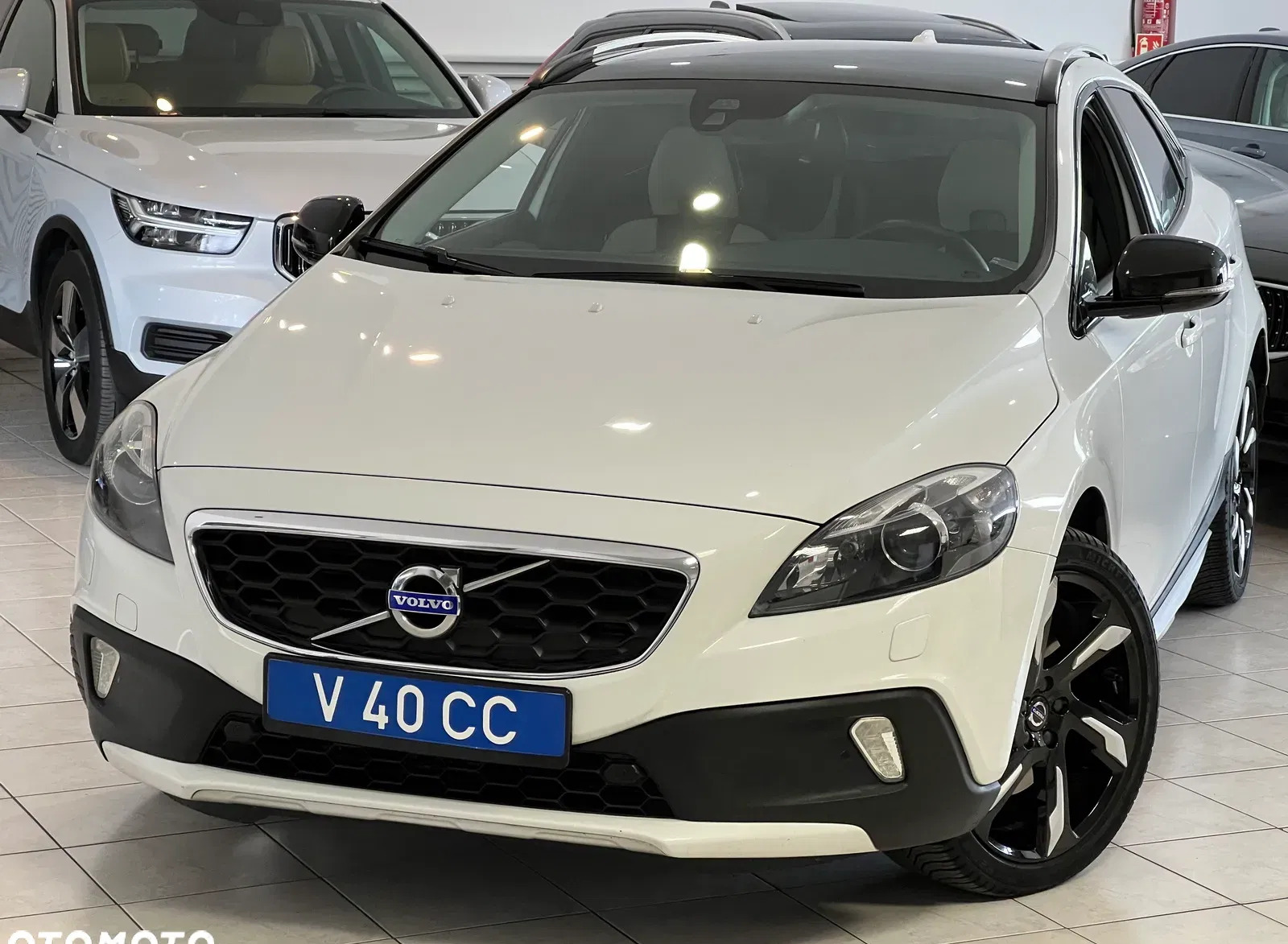 samochody osobowe Volvo V40 cena 85900 przebieg: 142000, rok produkcji 2016 z Pilawa